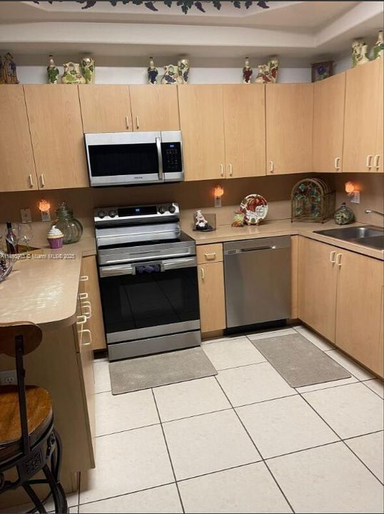 Active With Contract: $680,000 (4 beds, 2 baths, 1760 Square Feet)