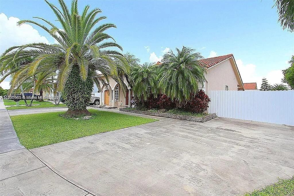 Active With Contract: $680,000 (4 beds, 2 baths, 1760 Square Feet)