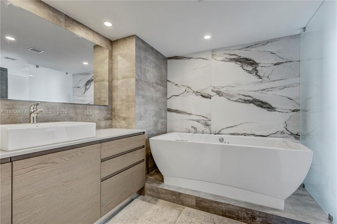 For Sale: $2,350,000 (3 beds, 4 baths, 2868 Square Feet)