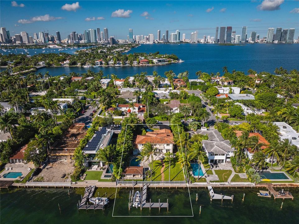 В аренду: $25,000 (4 спален, 4 ванн, 4393 Квадратных фут)