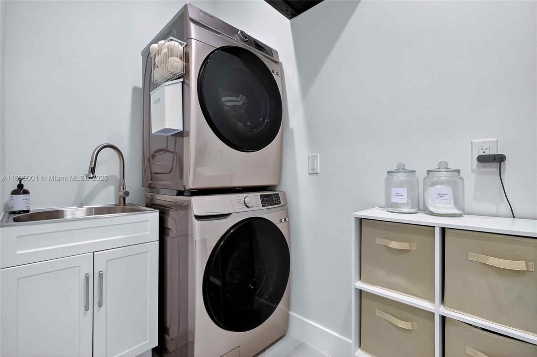 Active With Contract: $1,595,000 (4 beds, 3 baths, 2316 Square Feet)