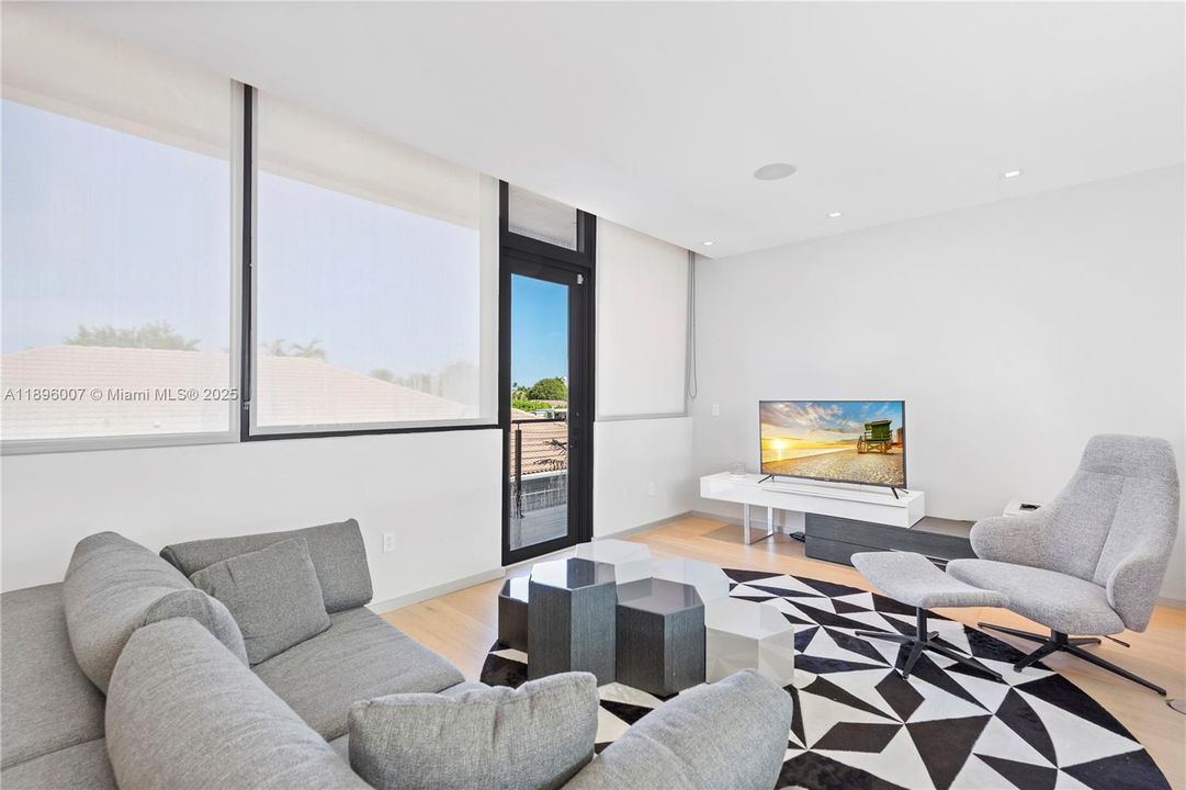 待售: $6,900,000 (6 贝兹, 6 浴室, 5793 平方英尺)