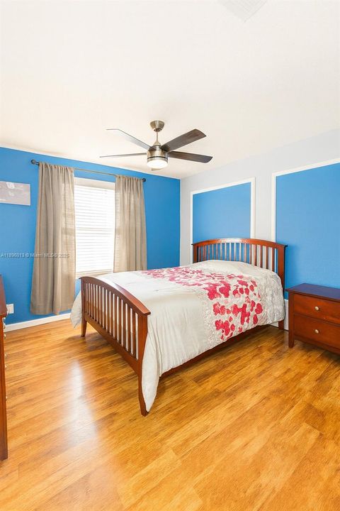 En Venta: $729,400 (5 camas, 3 baños, 2637 Pies cuadrados)