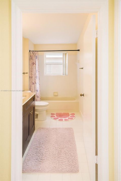 En Venta: $729,400 (5 camas, 3 baños, 2637 Pies cuadrados)