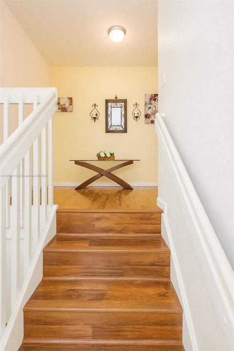 En Venta: $729,400 (5 camas, 3 baños, 2637 Pies cuadrados)