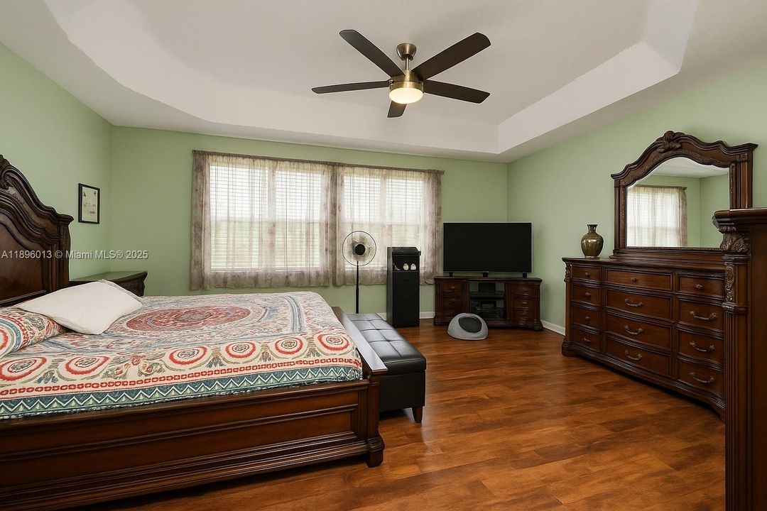 En Venta: $729,400 (5 camas, 3 baños, 2637 Pies cuadrados)