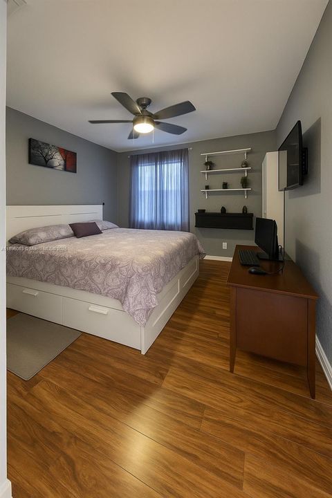 En Venta: $729,400 (5 camas, 3 baños, 2637 Pies cuadrados)