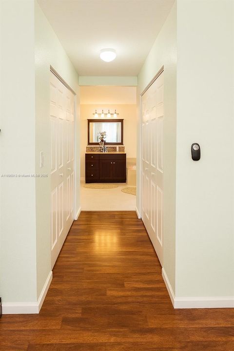 En Venta: $729,400 (5 camas, 3 baños, 2637 Pies cuadrados)