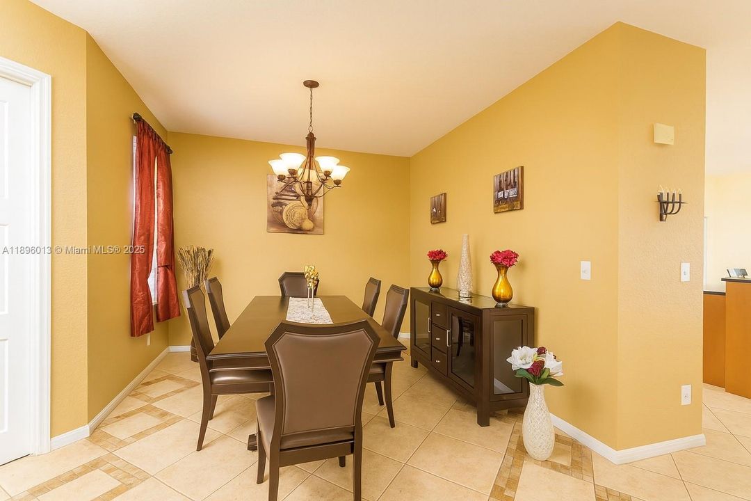 En Venta: $729,400 (5 camas, 3 baños, 2637 Pies cuadrados)