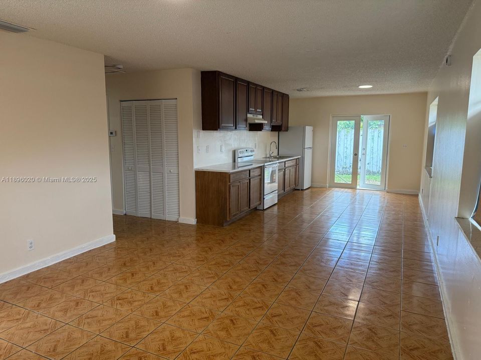 Recently Rented: $1,800 (2 beds, 2 baths, 1020 Square Feet)