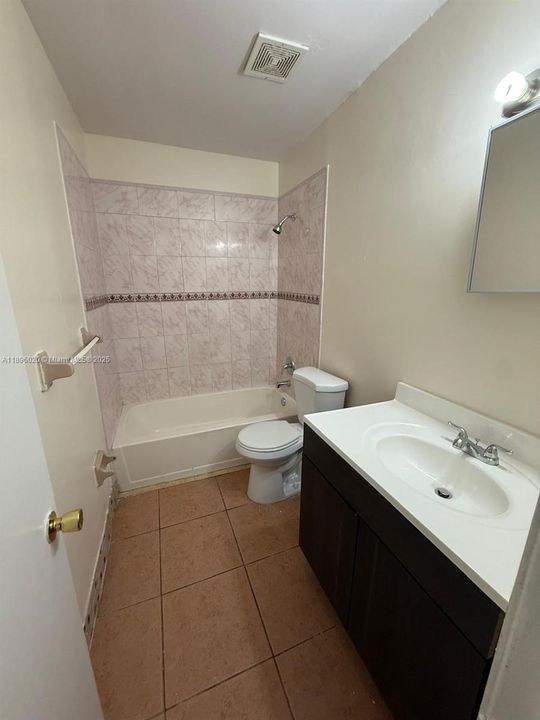 Recently Rented: $1,800 (2 beds, 2 baths, 1020 Square Feet)