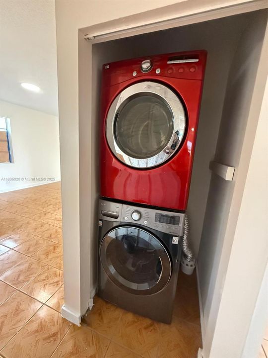 Recently Rented: $1,800 (2 beds, 2 baths, 1020 Square Feet)