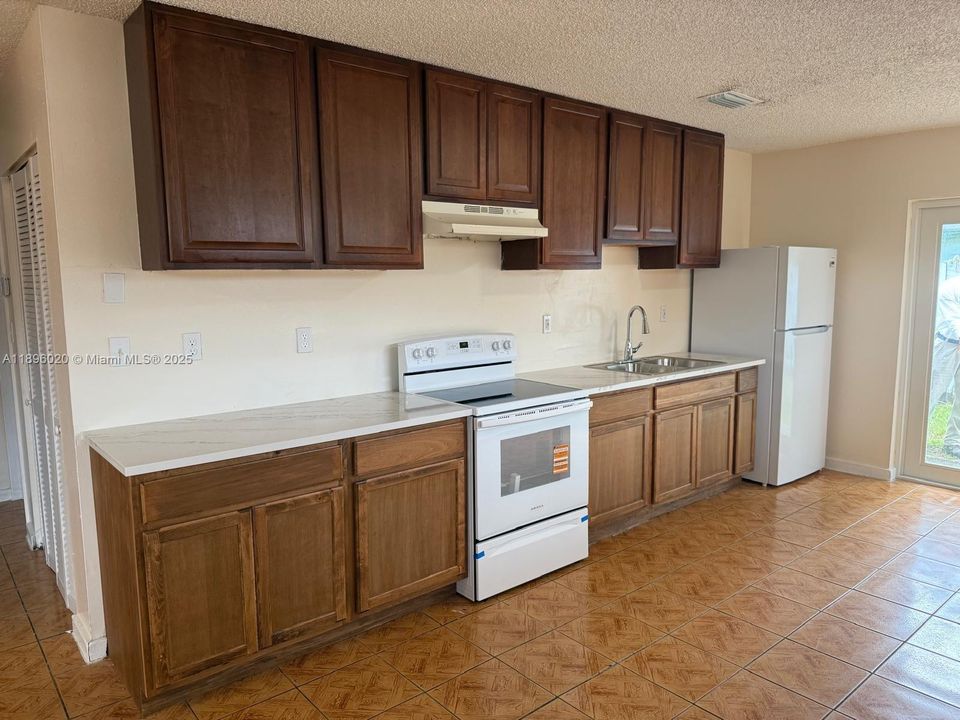 Recently Rented: $1,800 (2 beds, 2 baths, 1020 Square Feet)