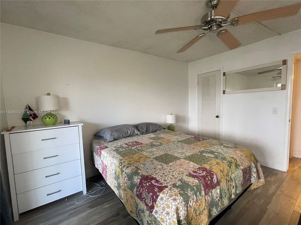 For Sale: $178,000 (2 beds, 1 baths, 820 Square Feet)