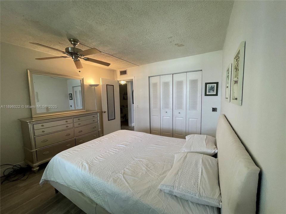 For Sale: $178,000 (2 beds, 1 baths, 820 Square Feet)