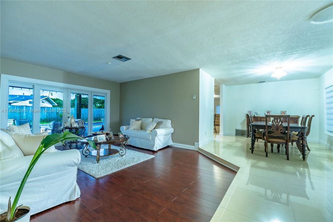 For Sale: $1,270,000 (4 beds, 2 baths, 1978 Square Feet)