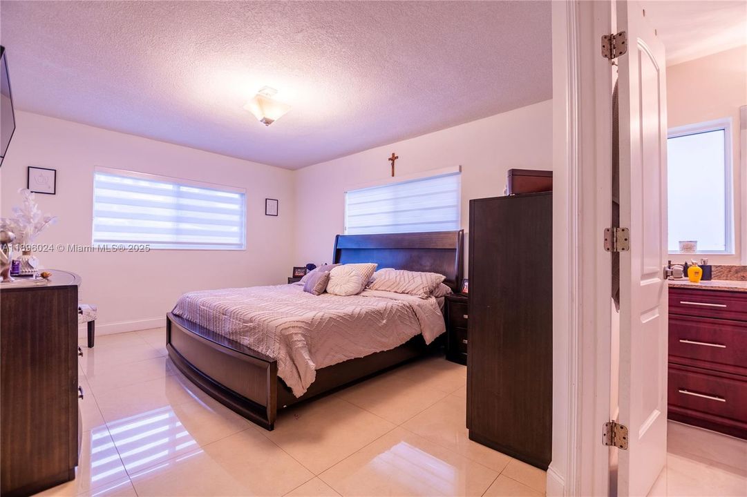 For Sale: $1,270,000 (4 beds, 2 baths, 1978 Square Feet)