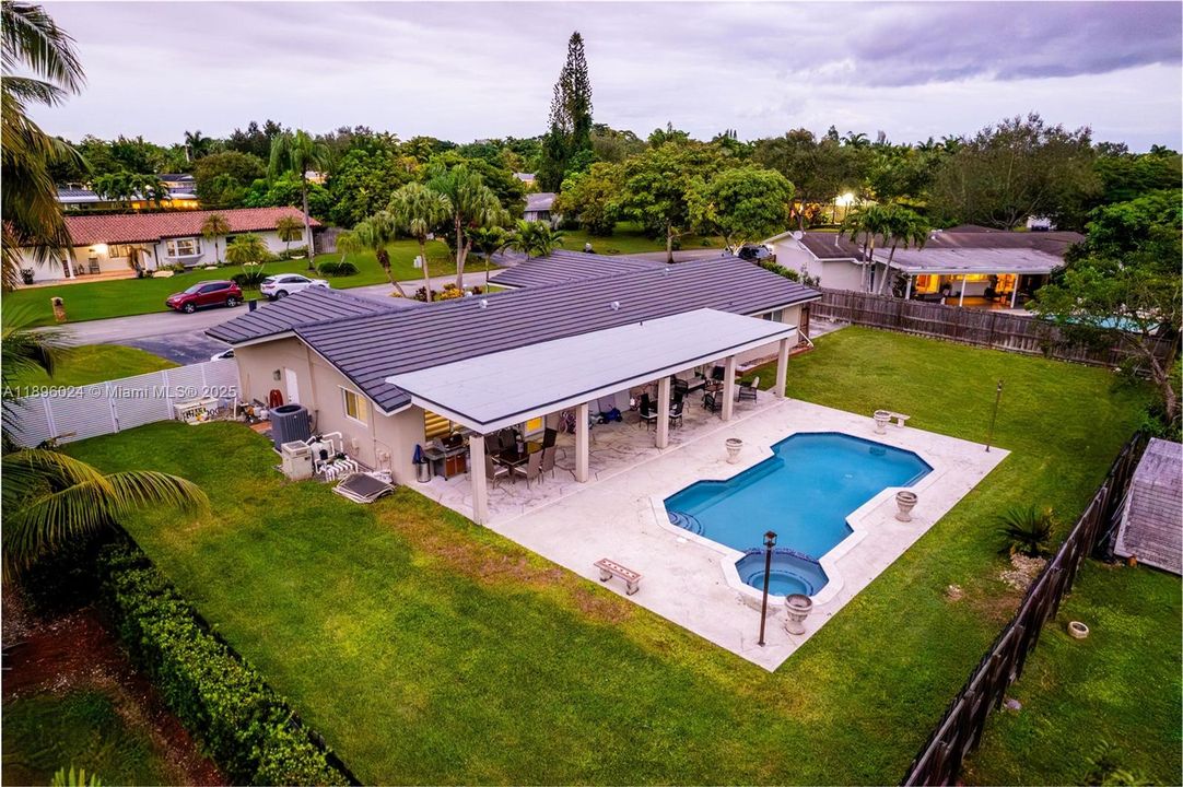 For Sale: $1,270,000 (4 beds, 2 baths, 1978 Square Feet)