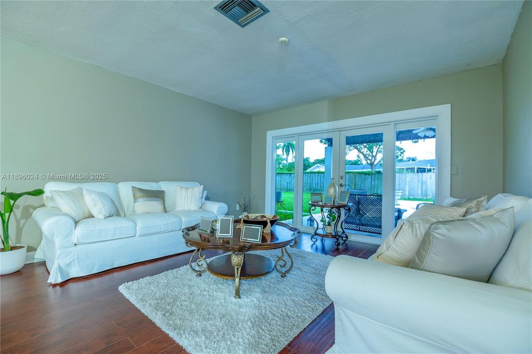 For Sale: $1,270,000 (4 beds, 2 baths, 1978 Square Feet)