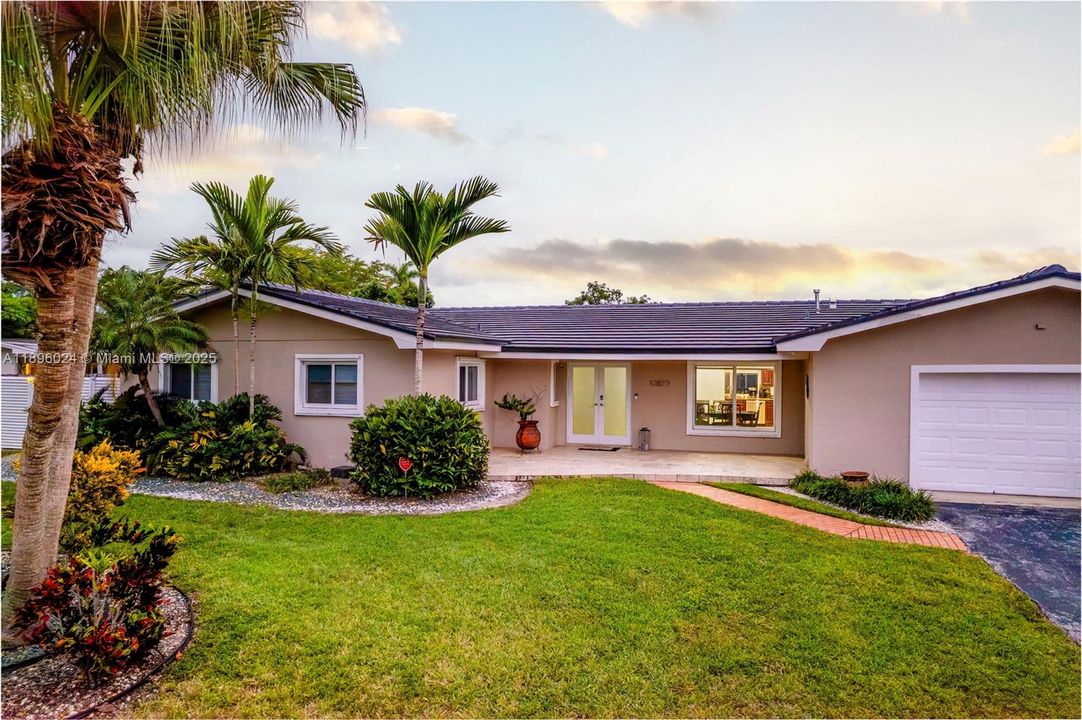 For Sale: $1,270,000 (4 beds, 2 baths, 1978 Square Feet)