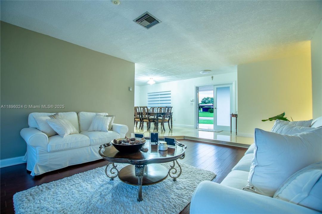 For Sale: $1,270,000 (4 beds, 2 baths, 1978 Square Feet)