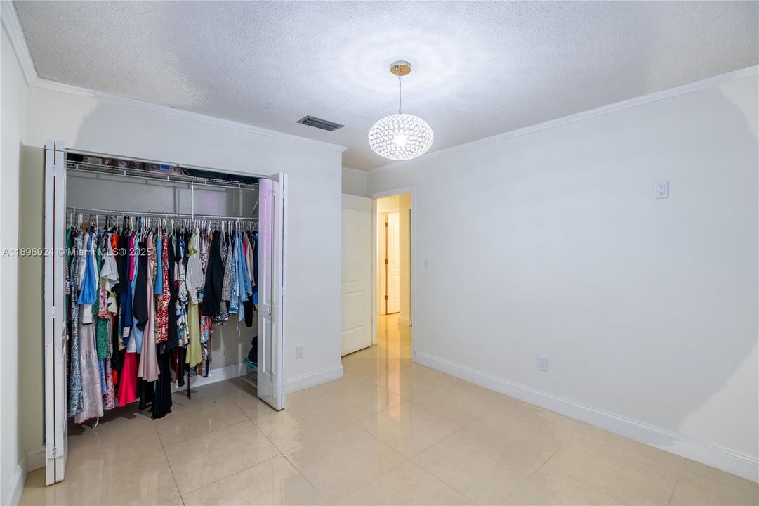 For Sale: $1,270,000 (4 beds, 2 baths, 1978 Square Feet)