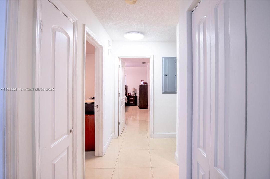 For Sale: $1,270,000 (4 beds, 2 baths, 1978 Square Feet)