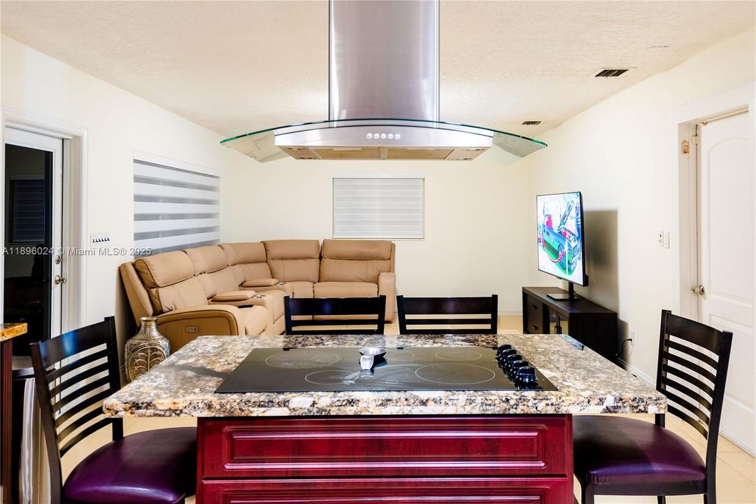 For Sale: $1,270,000 (4 beds, 2 baths, 1978 Square Feet)