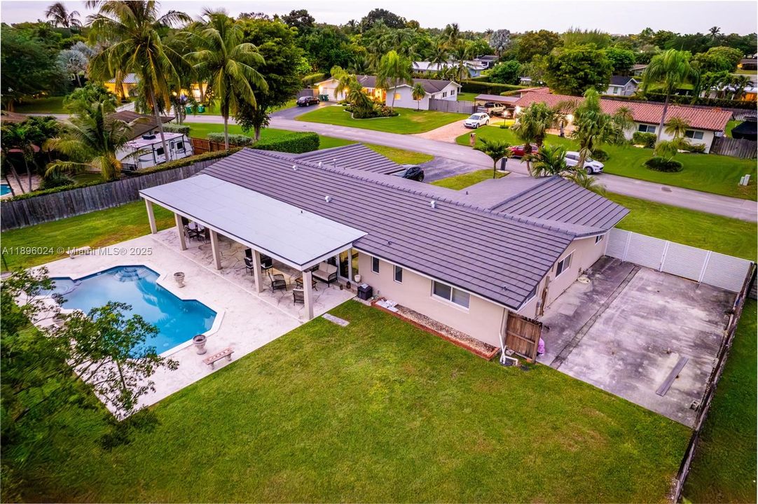 For Sale: $1,270,000 (4 beds, 2 baths, 1978 Square Feet)