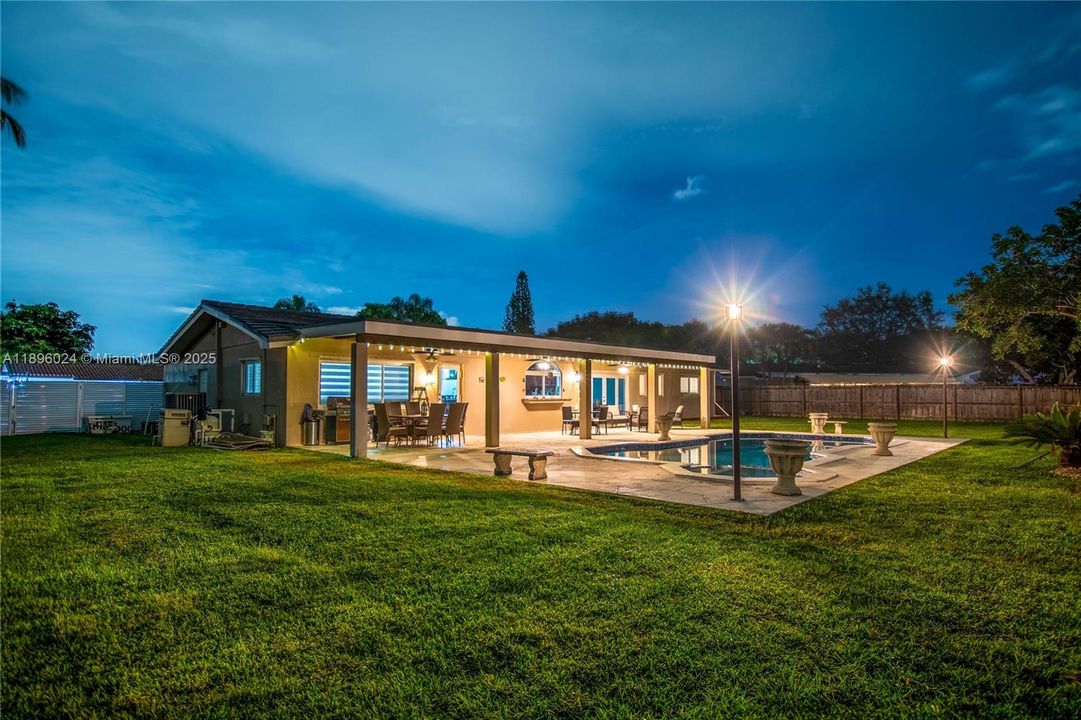 For Sale: $1,270,000 (4 beds, 2 baths, 1978 Square Feet)