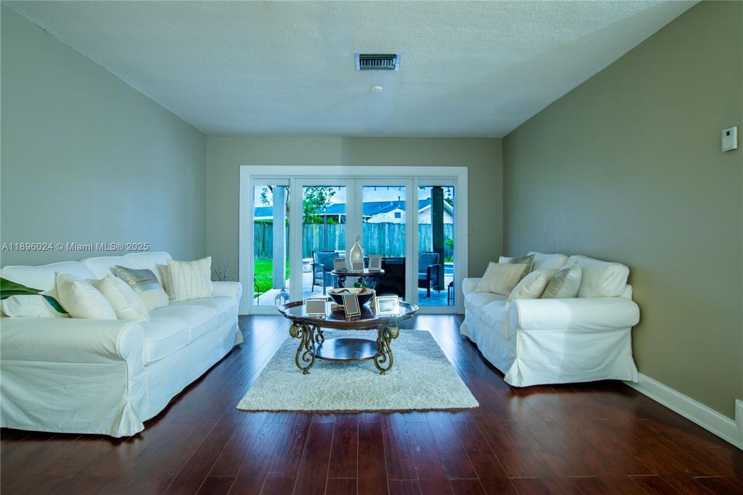 For Sale: $1,270,000 (4 beds, 2 baths, 1978 Square Feet)