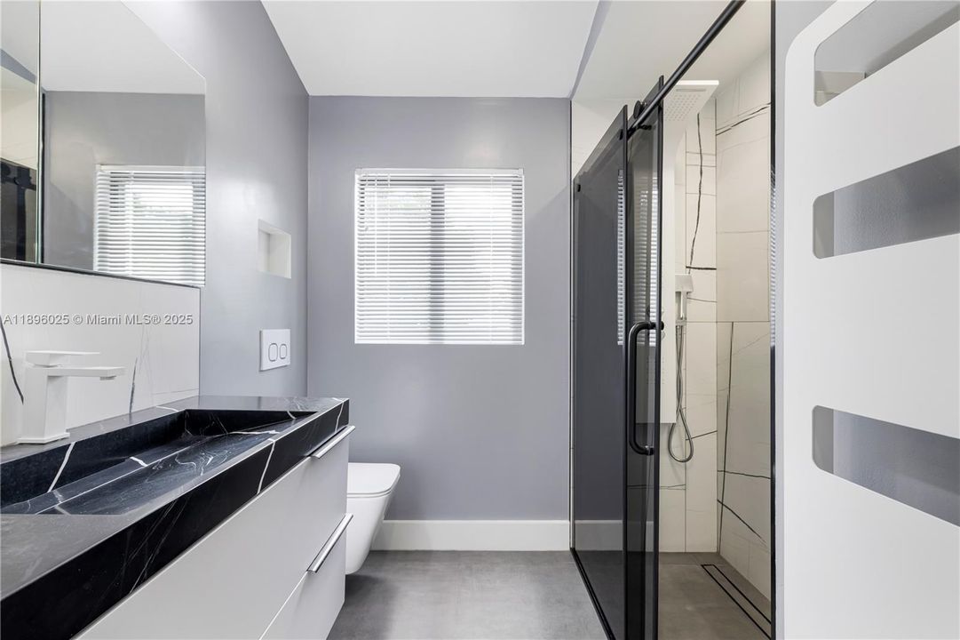 合同活跃: $2,695,000 (3 贝兹, 3 浴室, 2114 平方英尺)