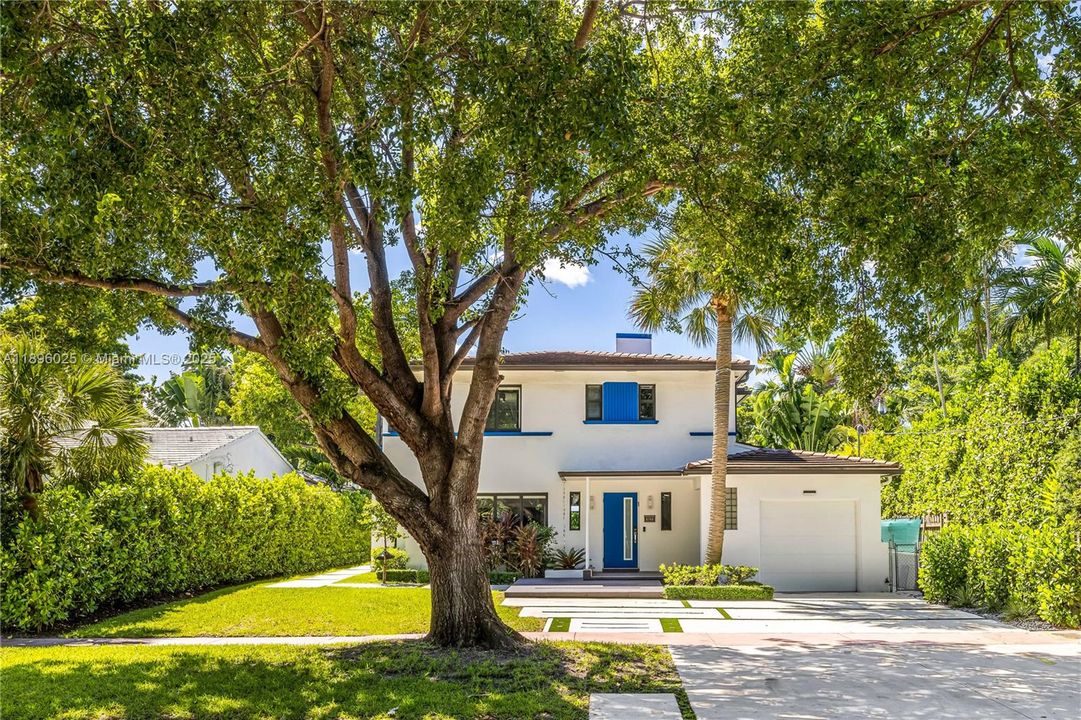 合同活跃: $2,695,000 (3 贝兹, 3 浴室, 2114 平方英尺)