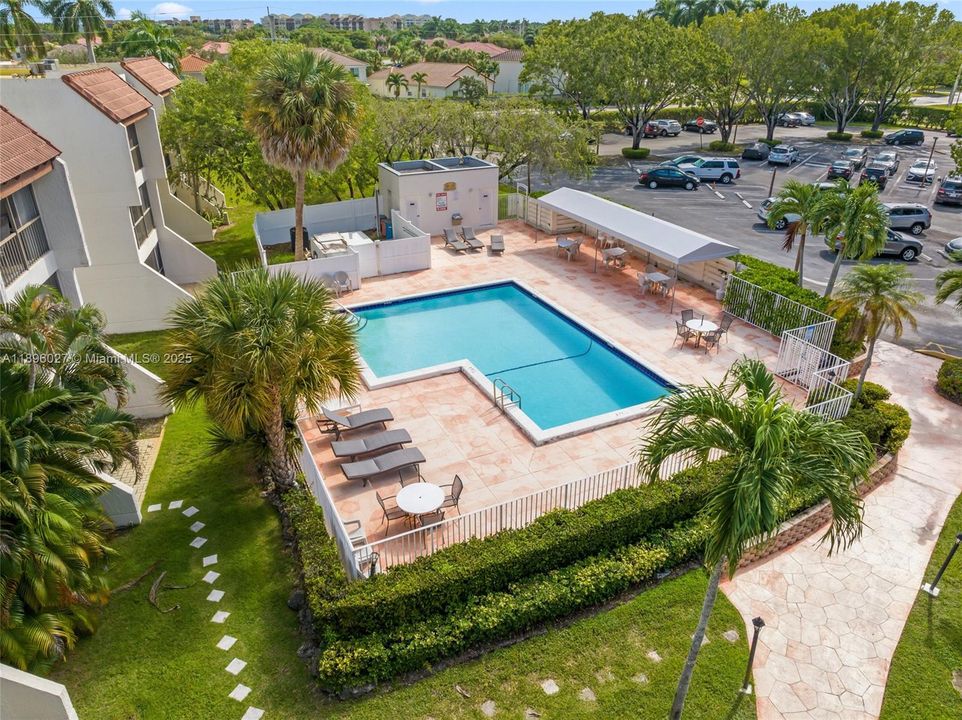 For Sale: $289,000 (2 beds, 2 baths, 1106 Square Feet)