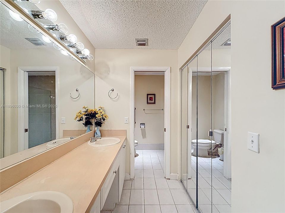 合同活跃: $535,000 (2 贝兹, 2 浴室, 1039 平方英尺)