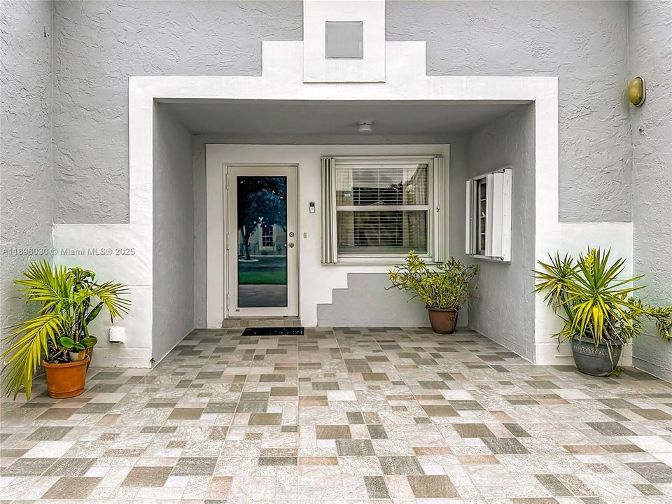 合同活跃: $535,000 (2 贝兹, 2 浴室, 1039 平方英尺)