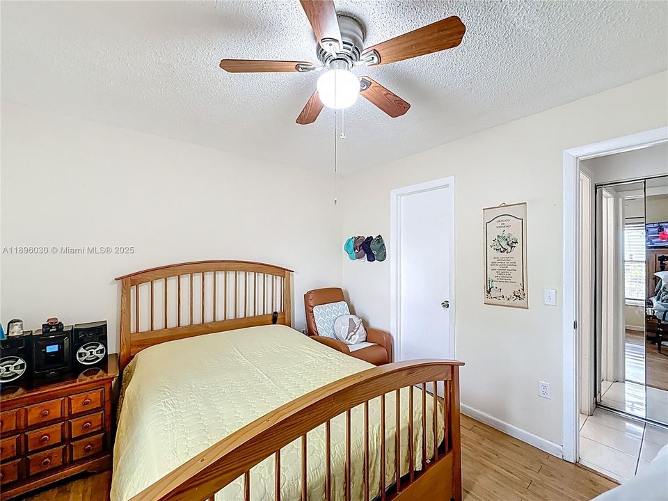 合同活跃: $535,000 (2 贝兹, 2 浴室, 1039 平方英尺)