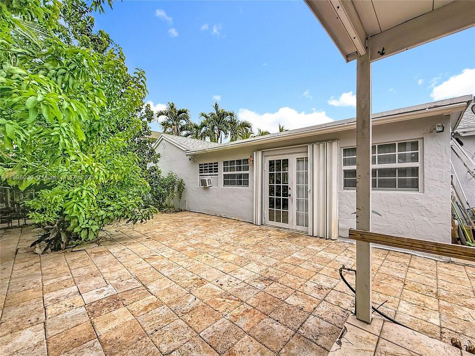 合同活跃: $535,000 (2 贝兹, 2 浴室, 1039 平方英尺)