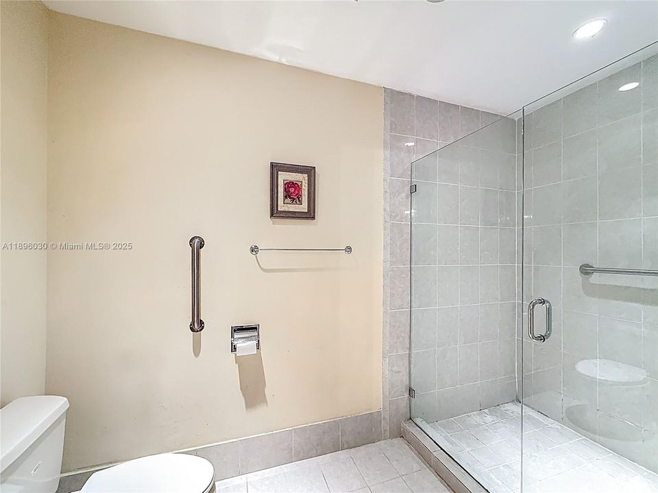 合同活跃: $535,000 (2 贝兹, 2 浴室, 1039 平方英尺)