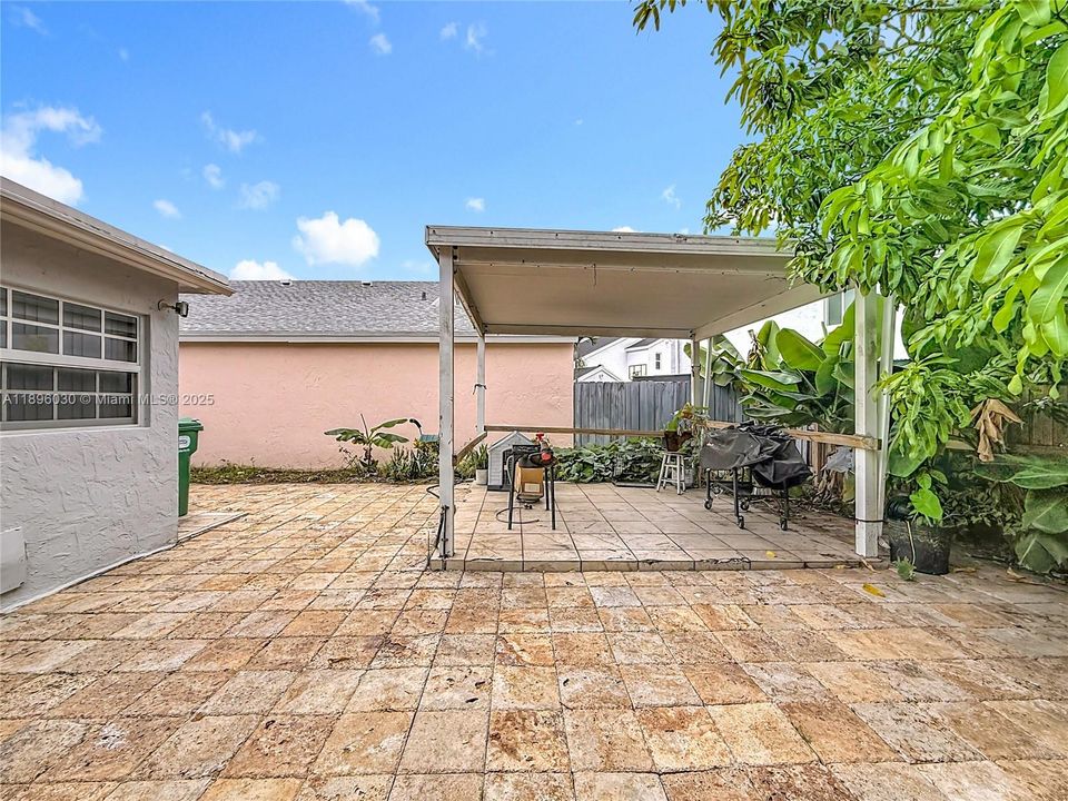 合同活跃: $535,000 (2 贝兹, 2 浴室, 1039 平方英尺)