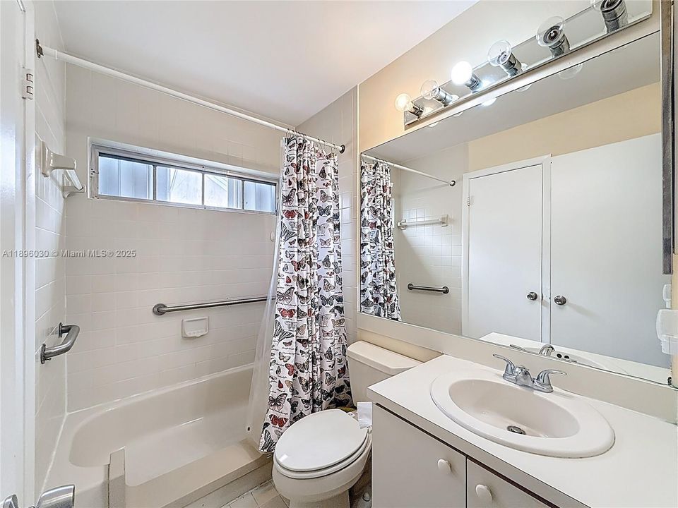 合同活跃: $535,000 (2 贝兹, 2 浴室, 1039 平方英尺)