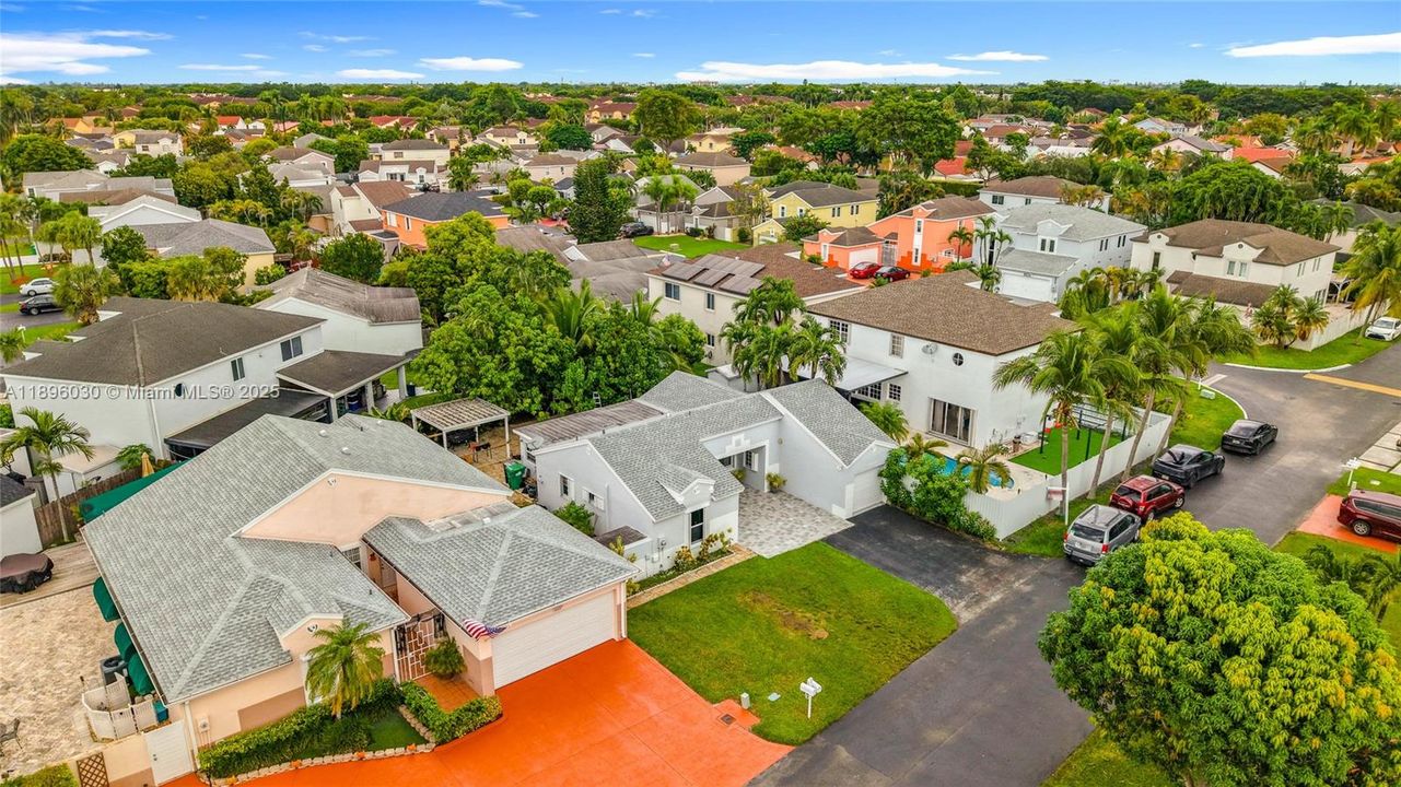 合同活跃: $535,000 (2 贝兹, 2 浴室, 1039 平方英尺)