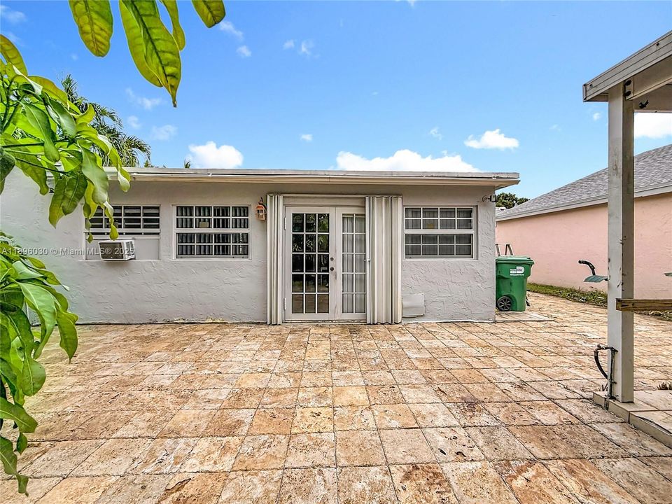 合同活跃: $535,000 (2 贝兹, 2 浴室, 1039 平方英尺)