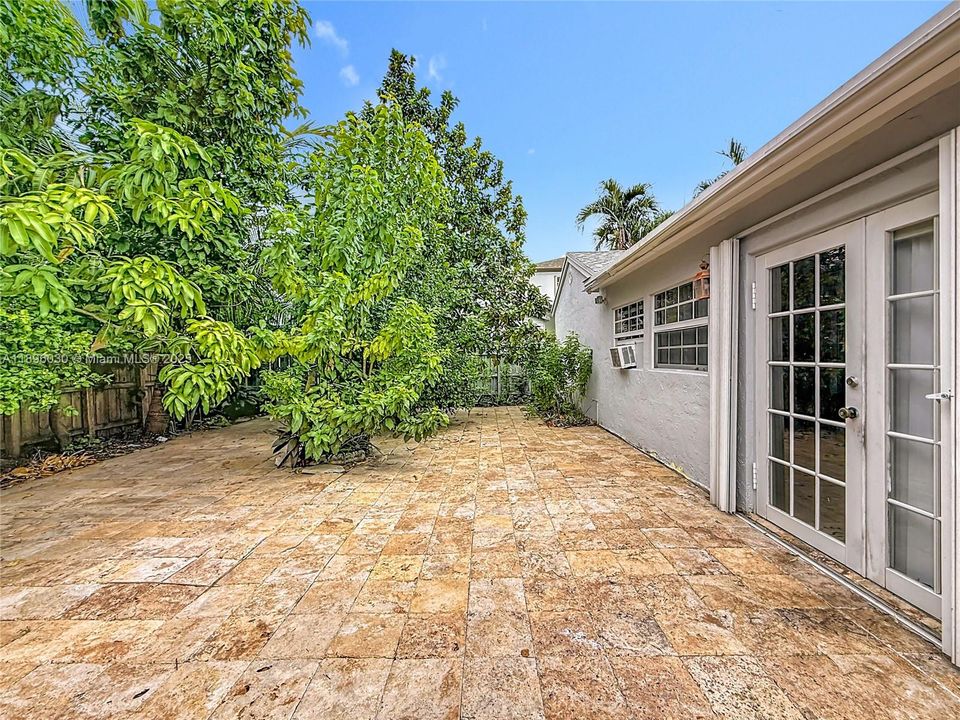 合同活跃: $535,000 (2 贝兹, 2 浴室, 1039 平方英尺)