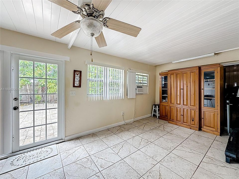 合同活跃: $535,000 (2 贝兹, 2 浴室, 1039 平方英尺)