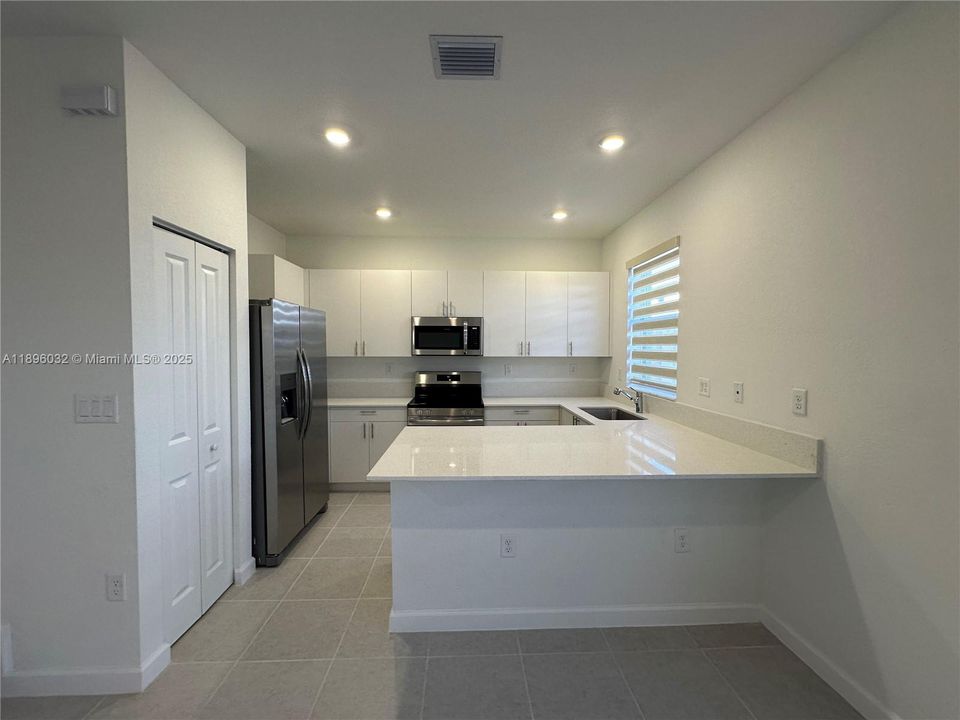 На продажу: $398,000 (3 спален, 2 ванн, 1483 Квадратных фут)