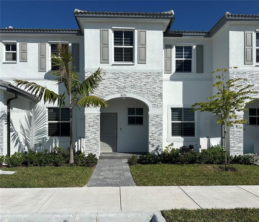 На продажу: $398,000 (3 спален, 2 ванн, 1483 Квадратных фут)