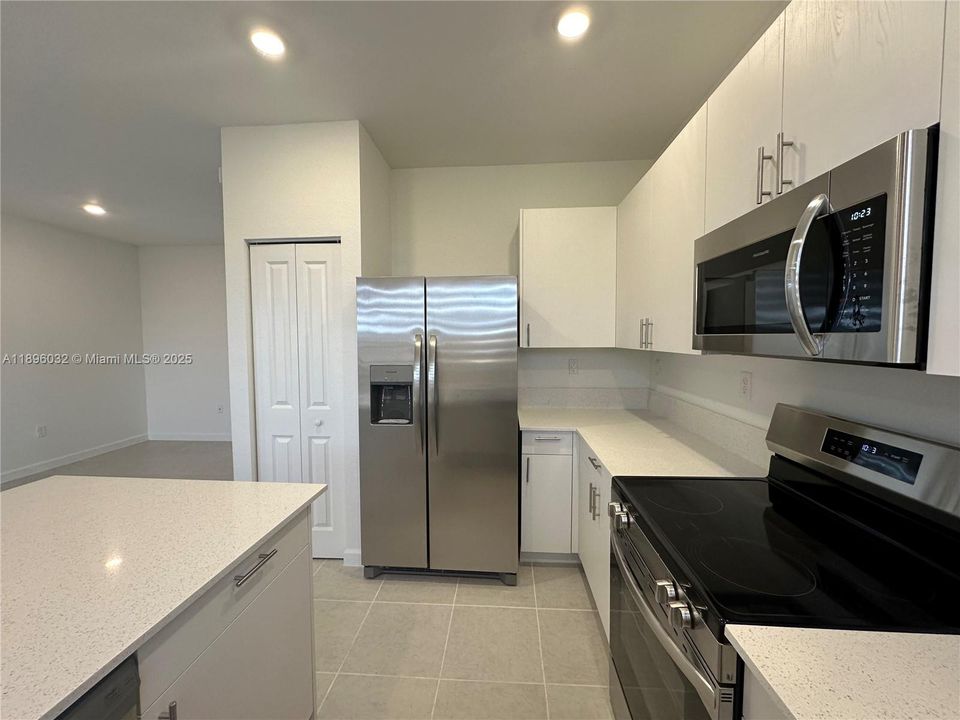 На продажу: $398,000 (3 спален, 2 ванн, 1483 Квадратных фут)