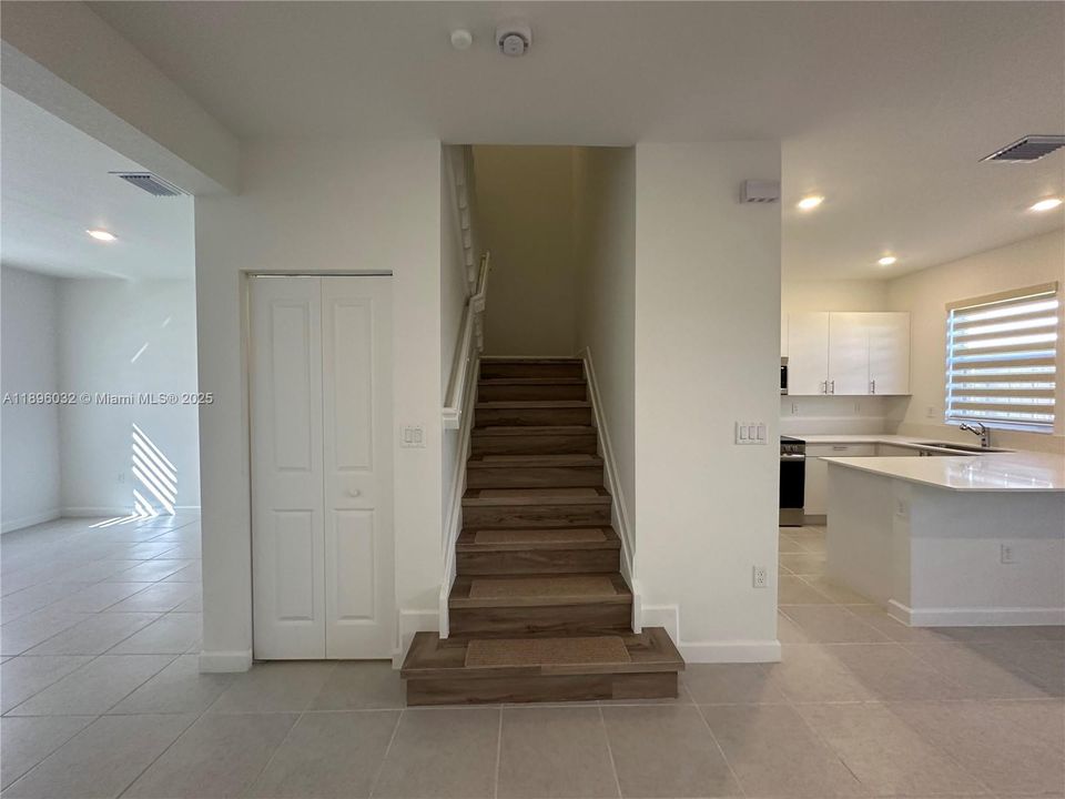 На продажу: $398,000 (3 спален, 2 ванн, 1483 Квадратных фут)