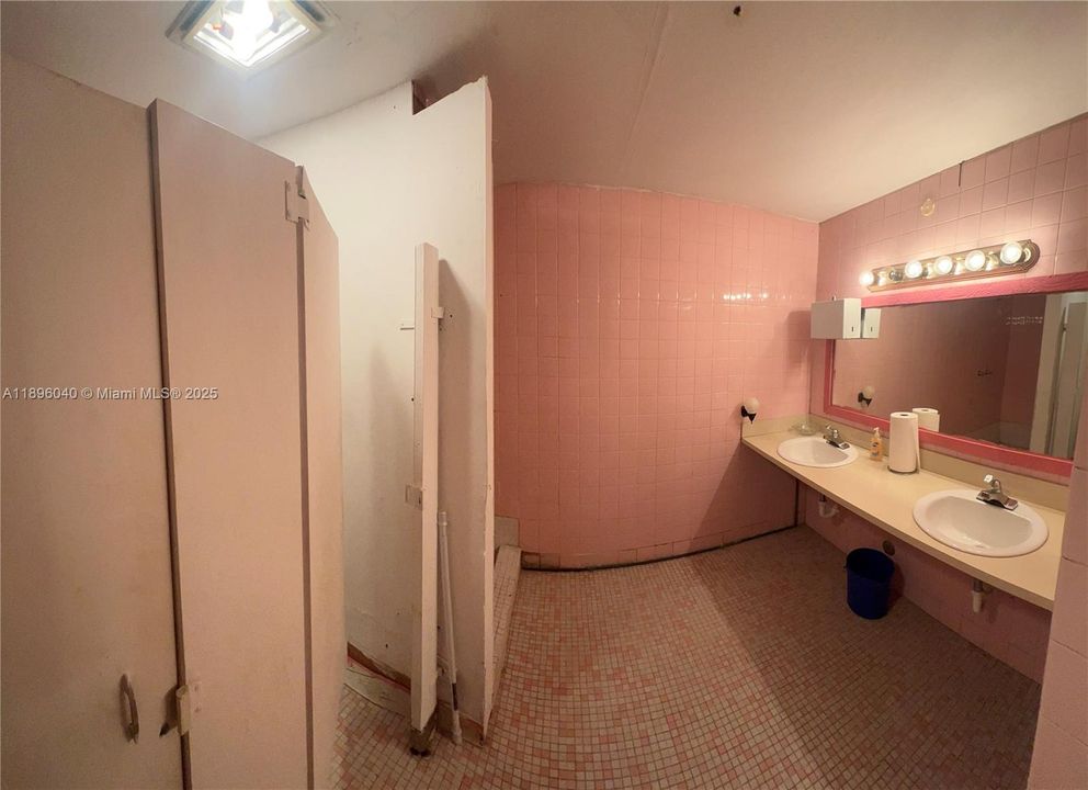 В аренду: $9,500 (0 спален, 0 ванн, 0 Квадратных фут)